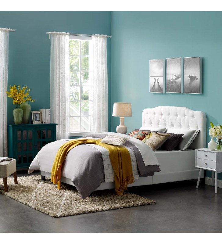 Amelia King Upholstered Fabric Bed in White - Lexmod