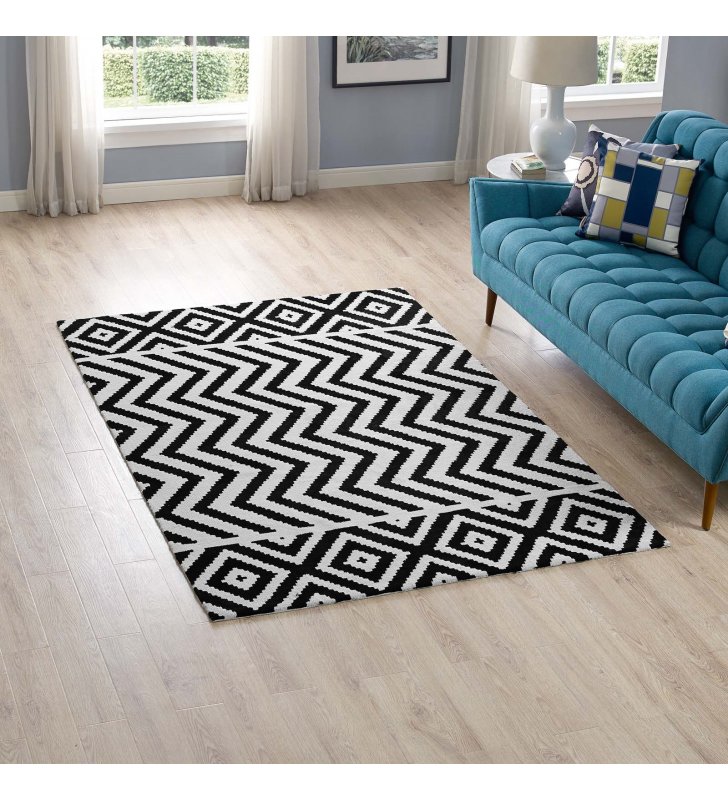 Ailani Geometric Chevron / Diamond 5x8 Area Rug in Black and White - Lexmod